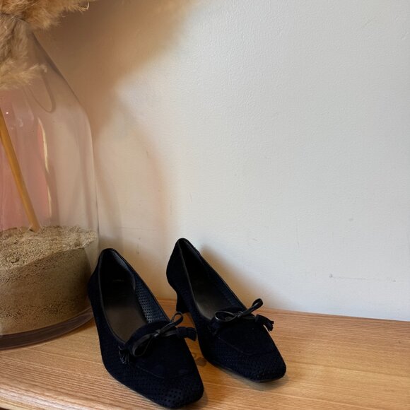 Stuart Weitzman Navy Suede Bow Kitten Heel Pumps Size 7 - Picture 10 of 10